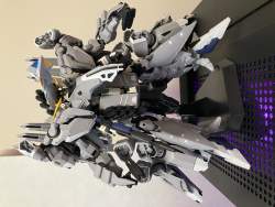 1015087 B