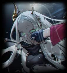 956704 B