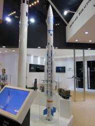 384873 B