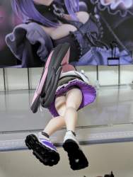 557889 B