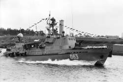 445372 B