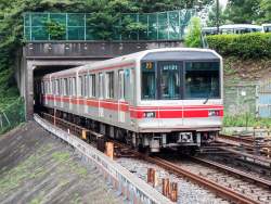 472046 B