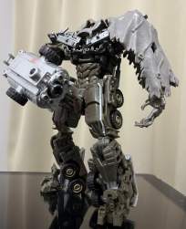 2046208 B