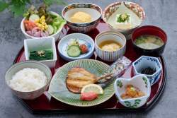 384898 B