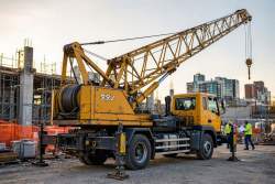 484223 B