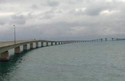 695784 B