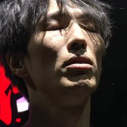 1086890 B