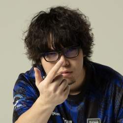 123867 B